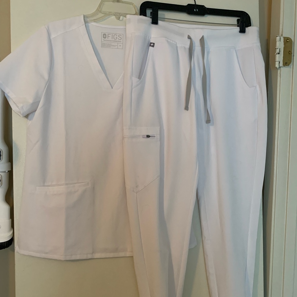 White figs scrub set medium